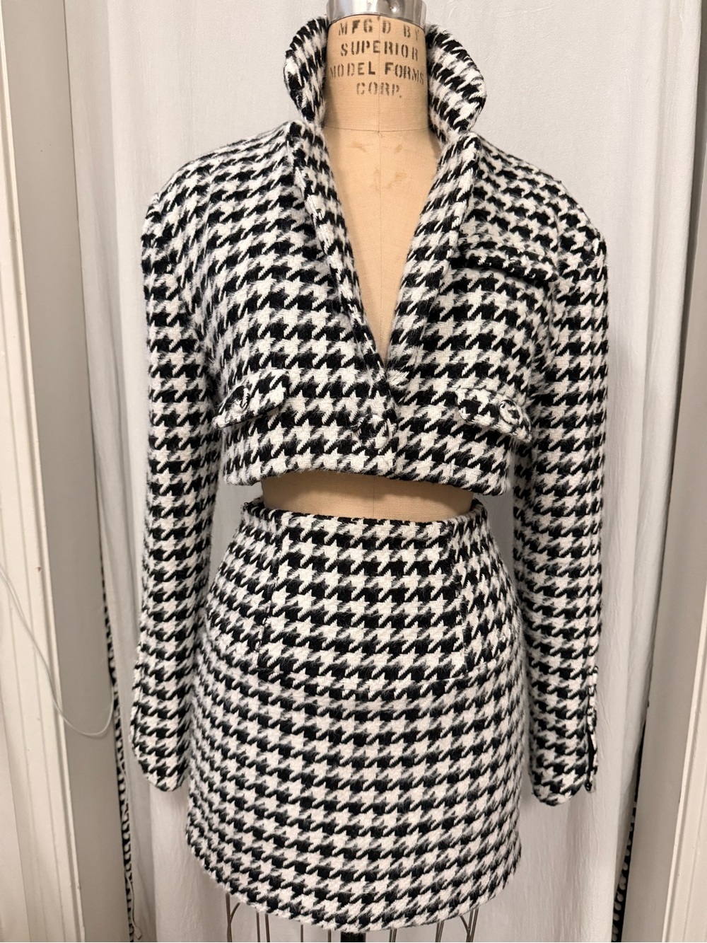For Love and Lemons, Black & White Houndstooth Cropped Blazer and Mini Skirt Set - Picture 2 of 9